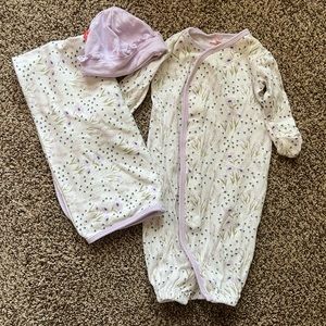 Magnetic Me baby gown sz NB-3month